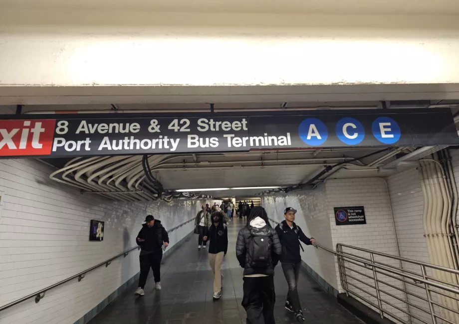 Signage for metro transfers