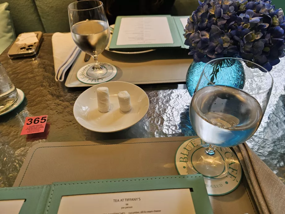 Blue Box, hand towels