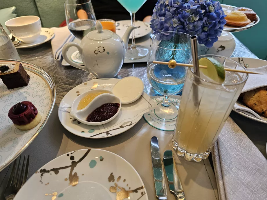 Blue Box, marmalade, butter and cocktail