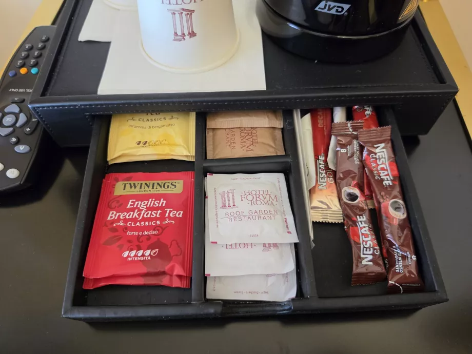Instant coffee and tea