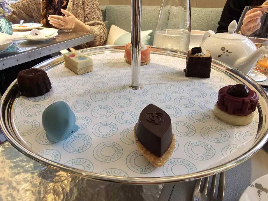 Blue Box, desserts