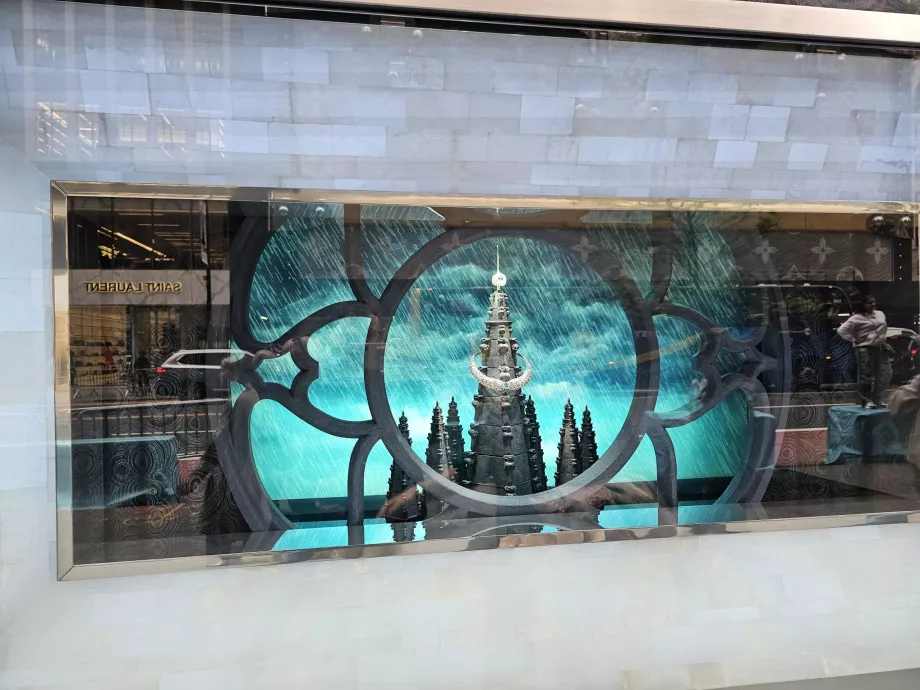 Tiffany &amp; Co., window display