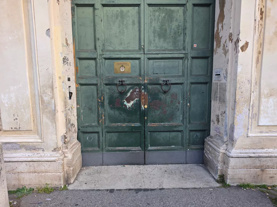 Aventine Keyhole