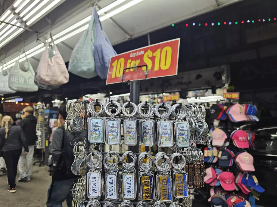 Chinatown, souvenir shops