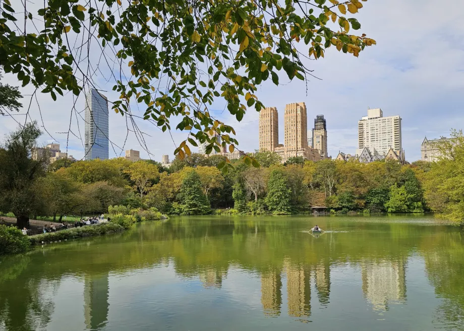 The lake and the Uptown skyline