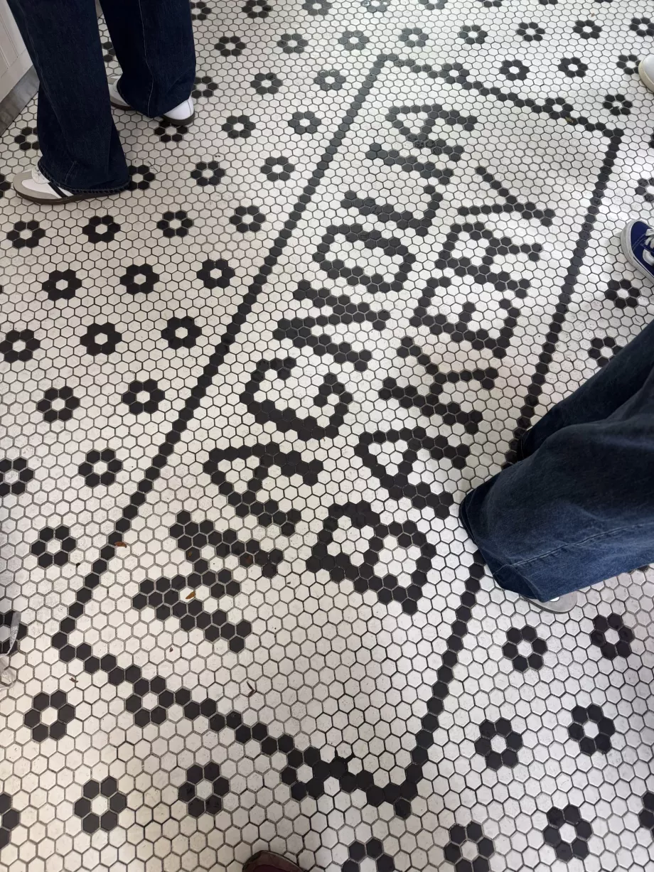 Magnolia Bakery, sign