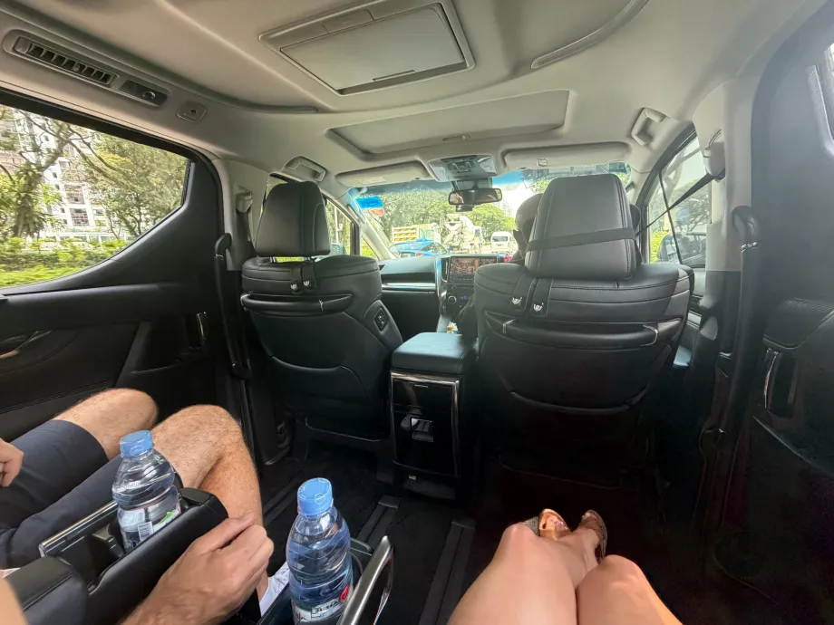 Free limousine transfer to the airport