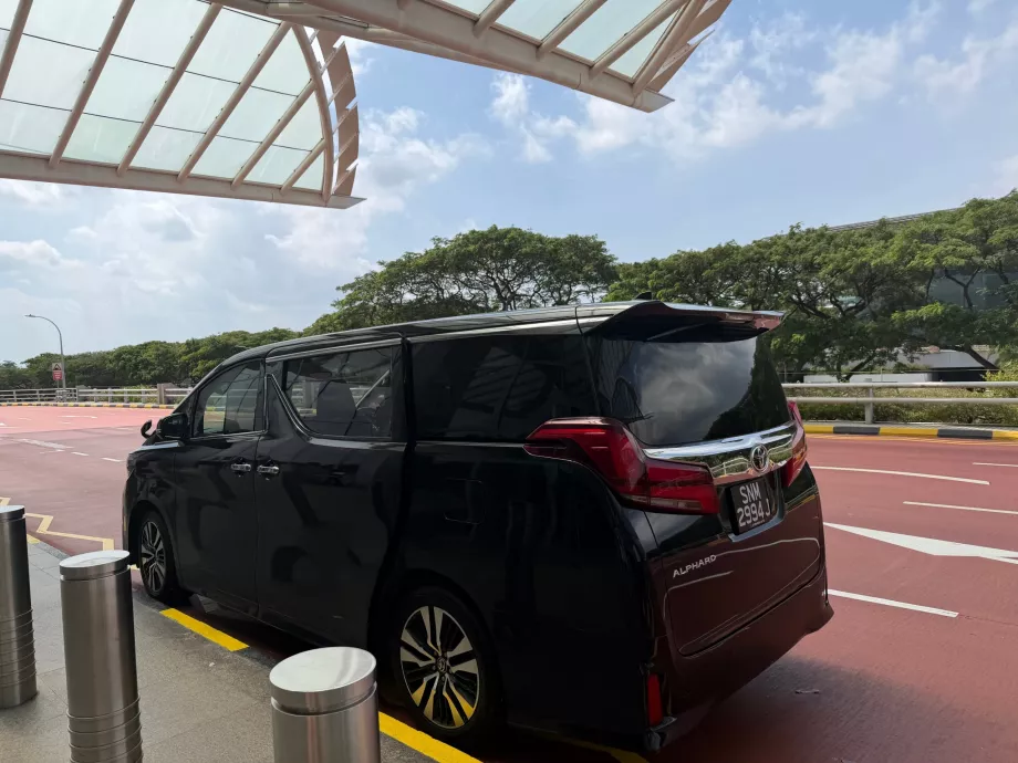 Free limousine transfer to the airport