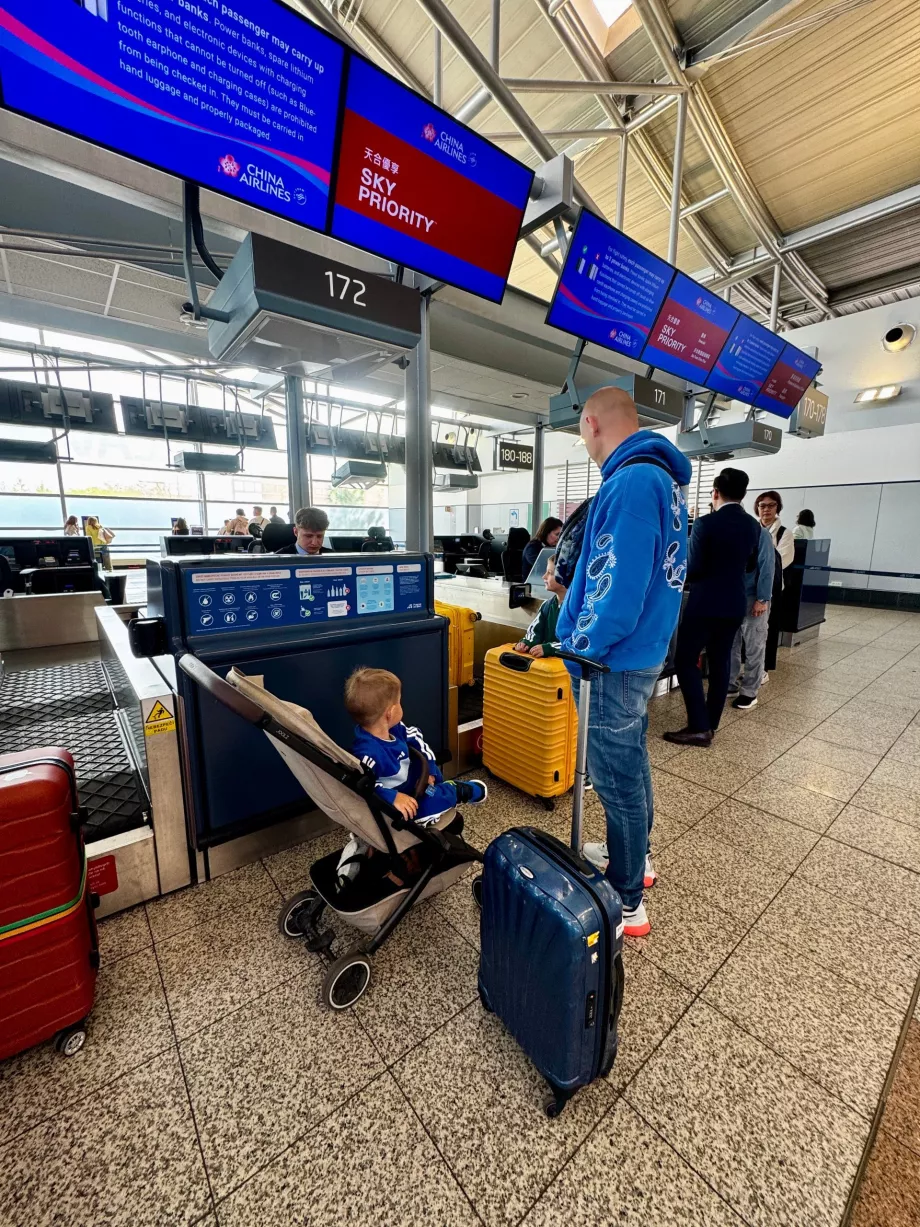 Check-in for flight CI68 in Prague