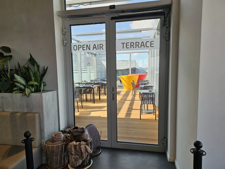 Viewing and smoking terrace