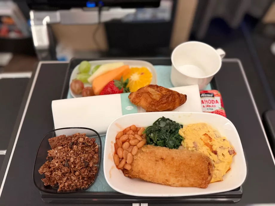 Breakfast on flight CI68