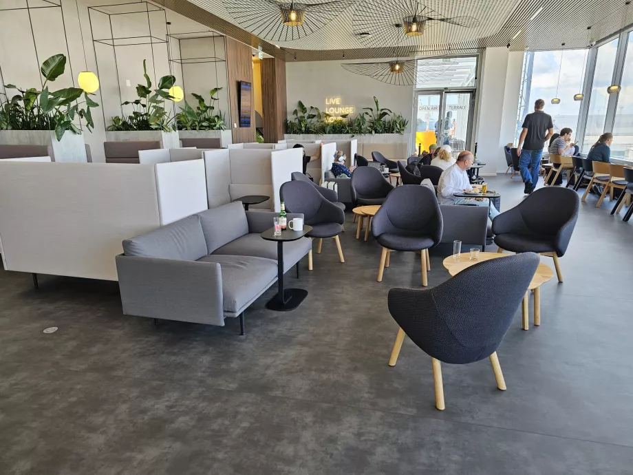 The overall environment of the lounge