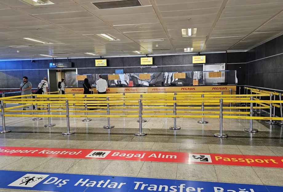 Transfer desk