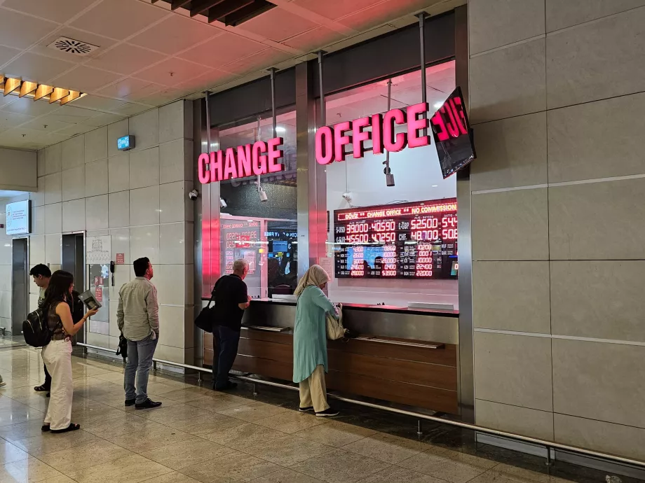 Currency exchange at the baggage claim belts