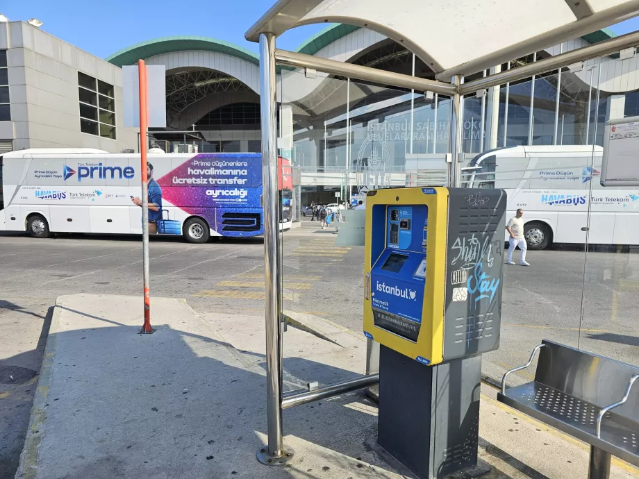 Vending machine at Istanbulkart, bus stop