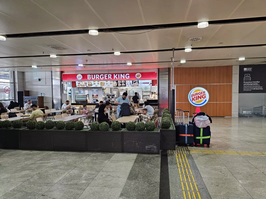 Burger King, public arrivals area