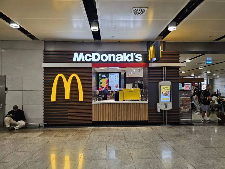 McDonald's, arrivals public area