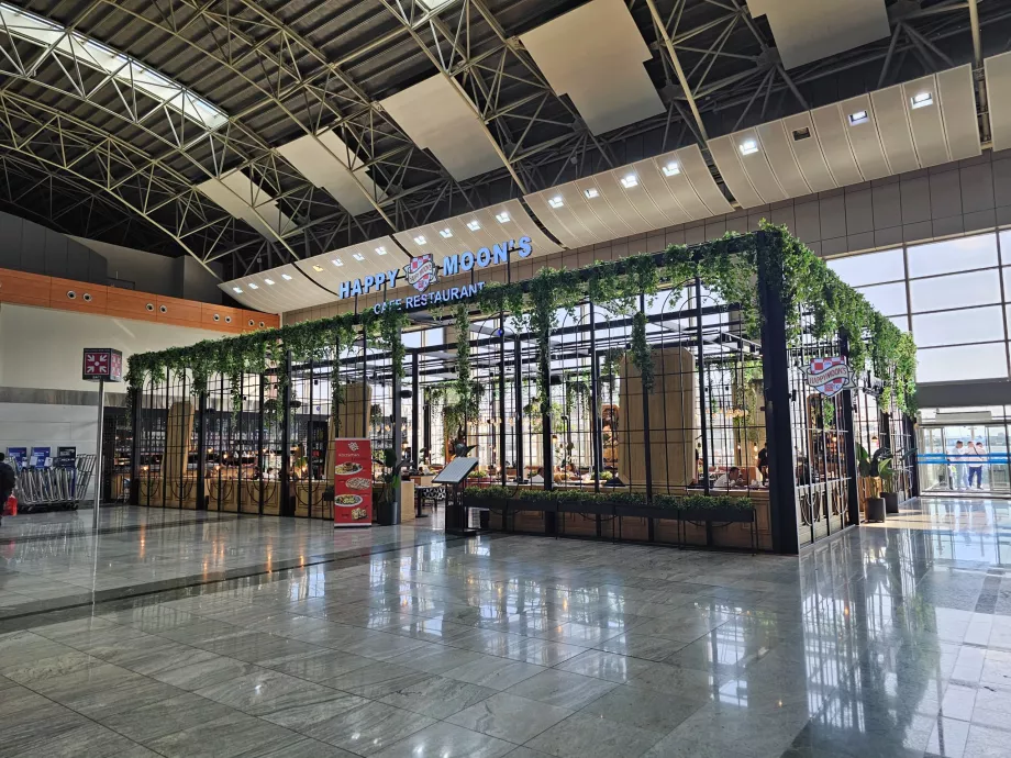 Restaurant in the departure public area