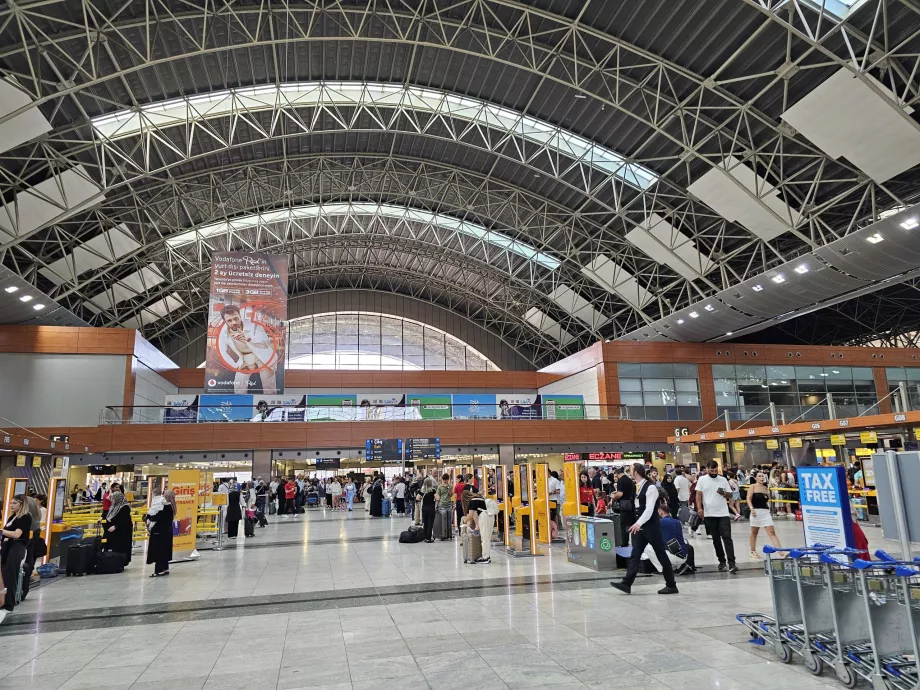 Istanbul SAW Airport departure hall