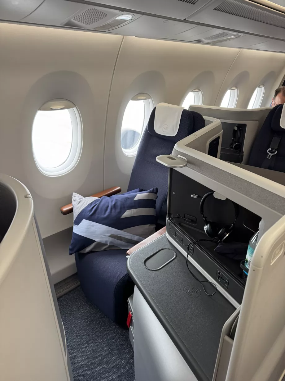 Business class seat