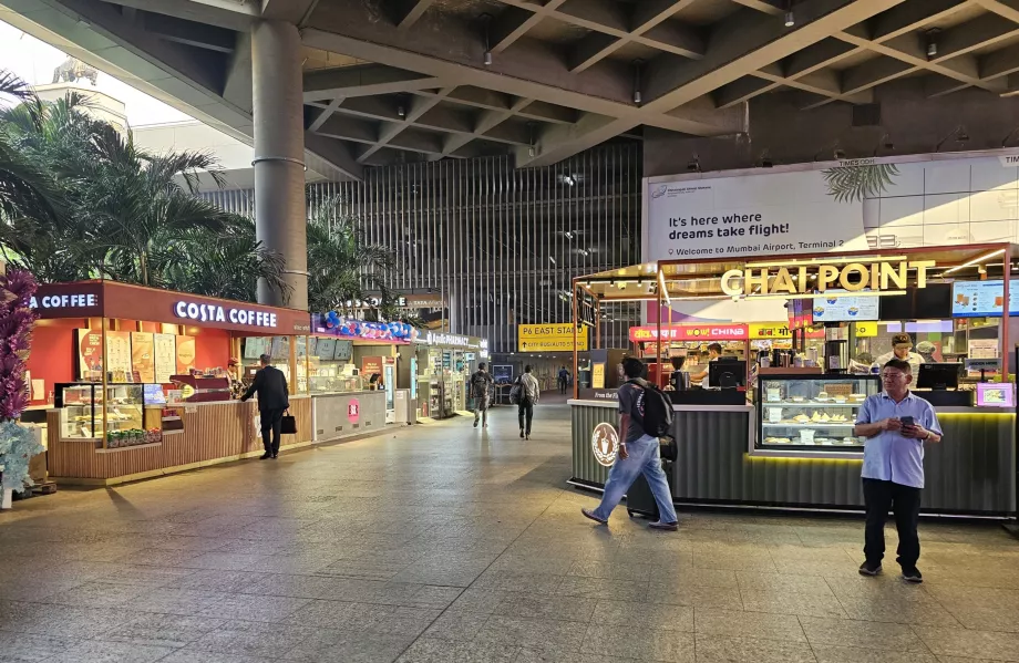 Refreshments in front of Terminal 2