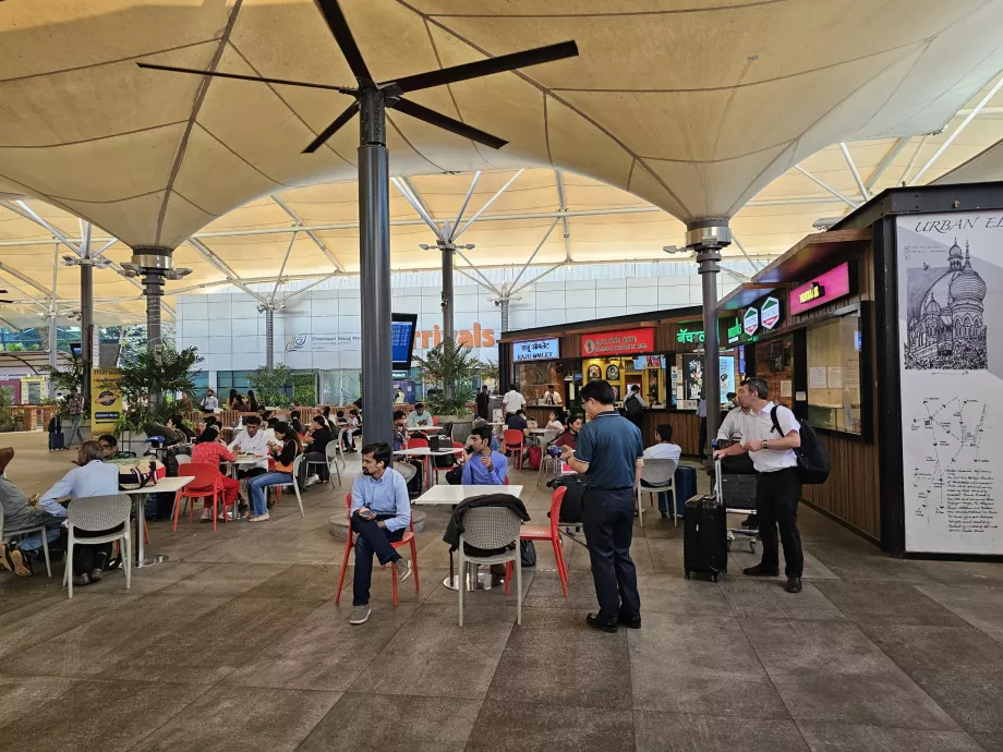 Food Court in front of Terminal 1