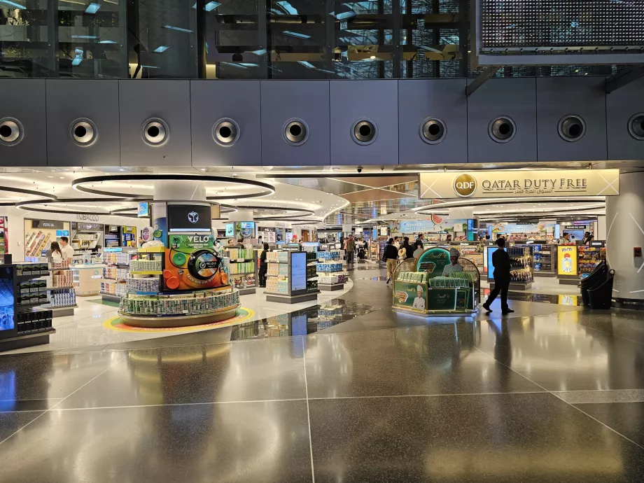 Duty free shop, transit zone
