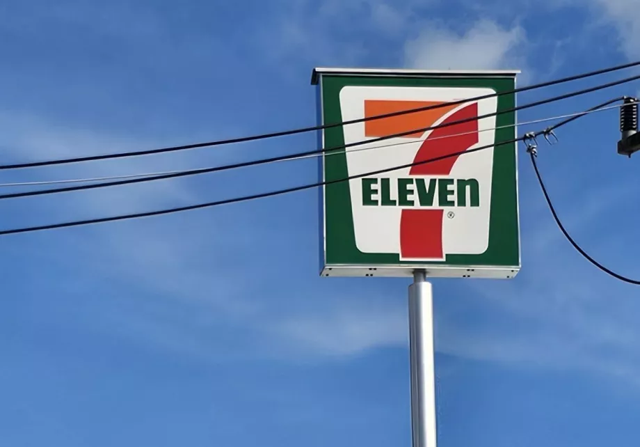 7-Eleven signs