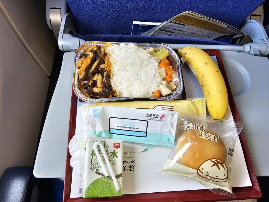 Food on Shenzhen-Singapore flight