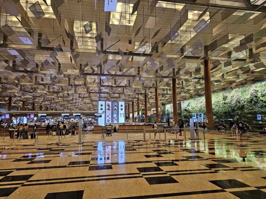 Terminal 3, departure hall