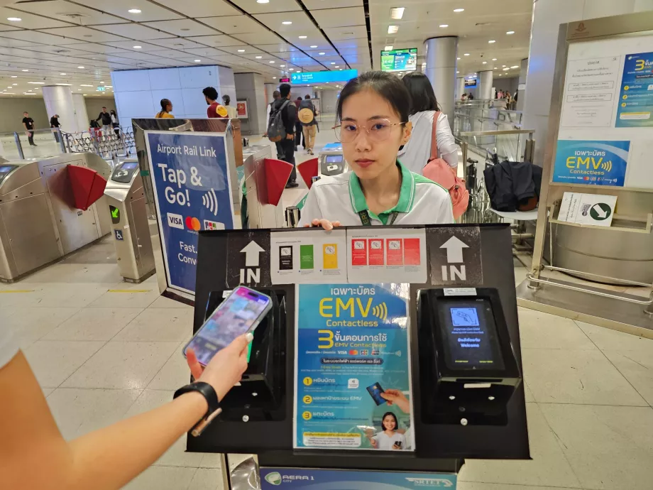 Paying metro fares with a contactless card